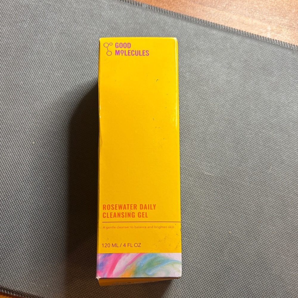Good Molecules Rosewater Daily Cleansing Gel - Yellow